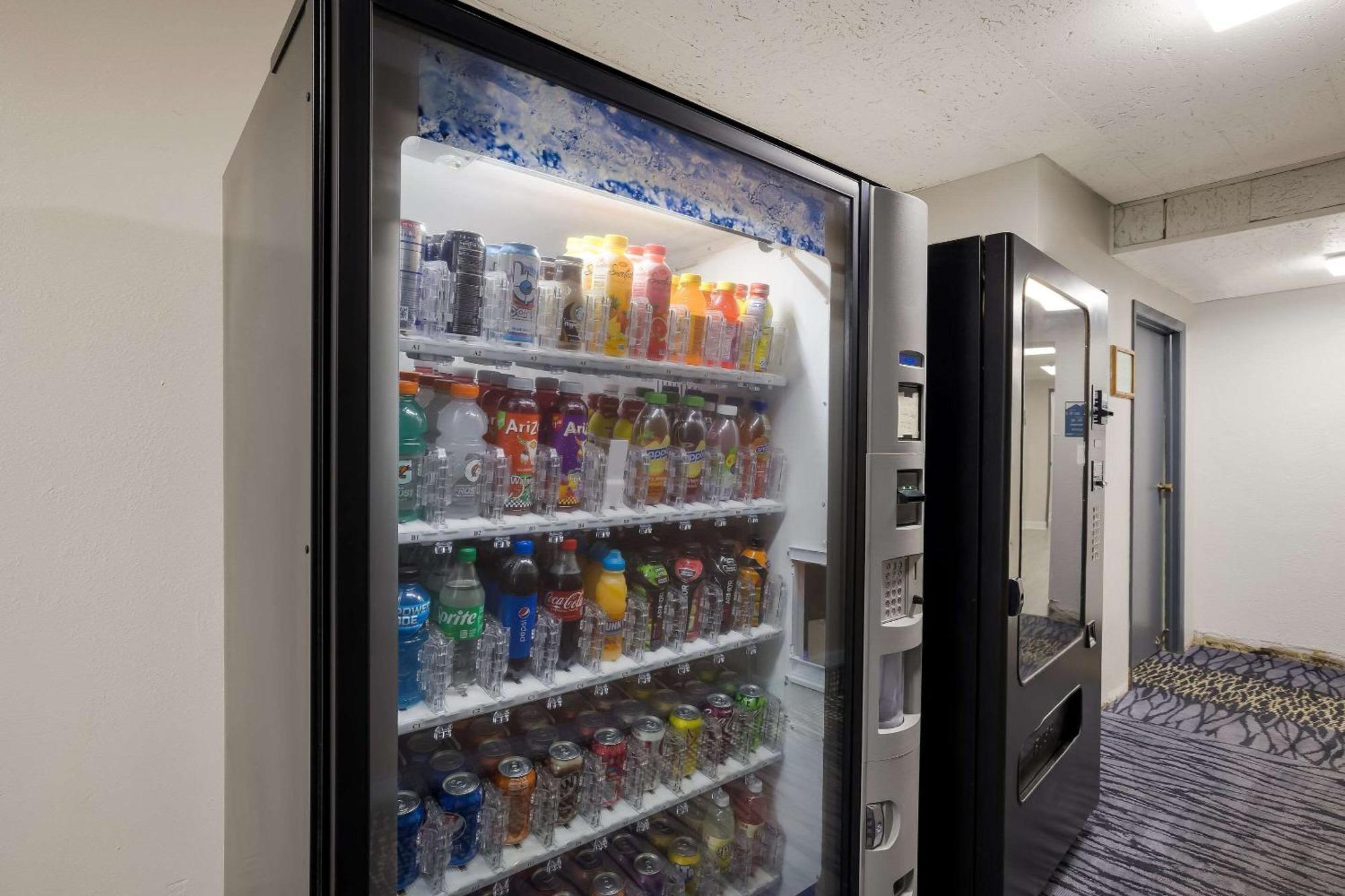 Suburban Studios Milwaukee Airport Ngoại thất bức ảnh
