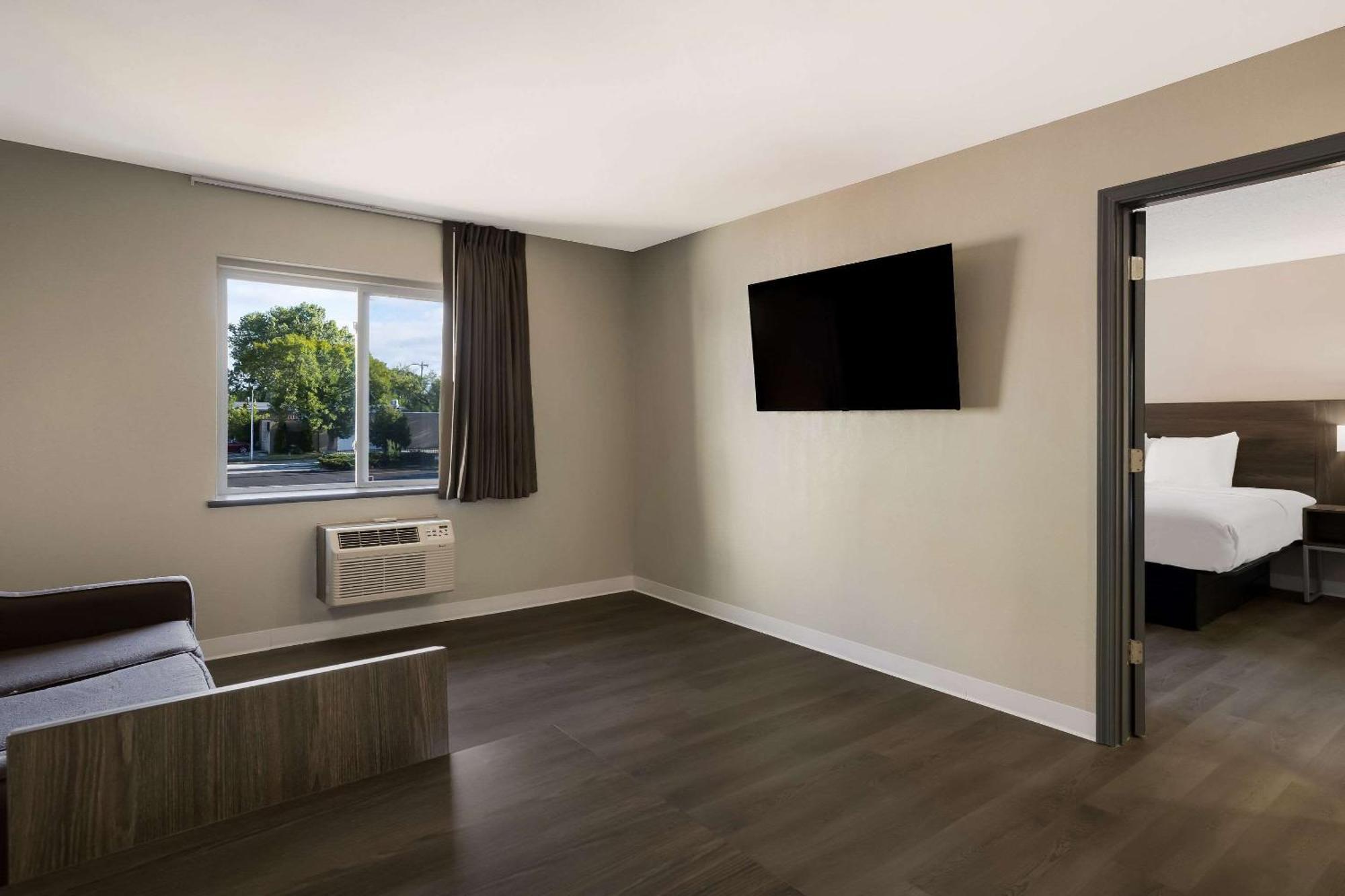 Suburban Studios Milwaukee Airport Ngoại thất bức ảnh