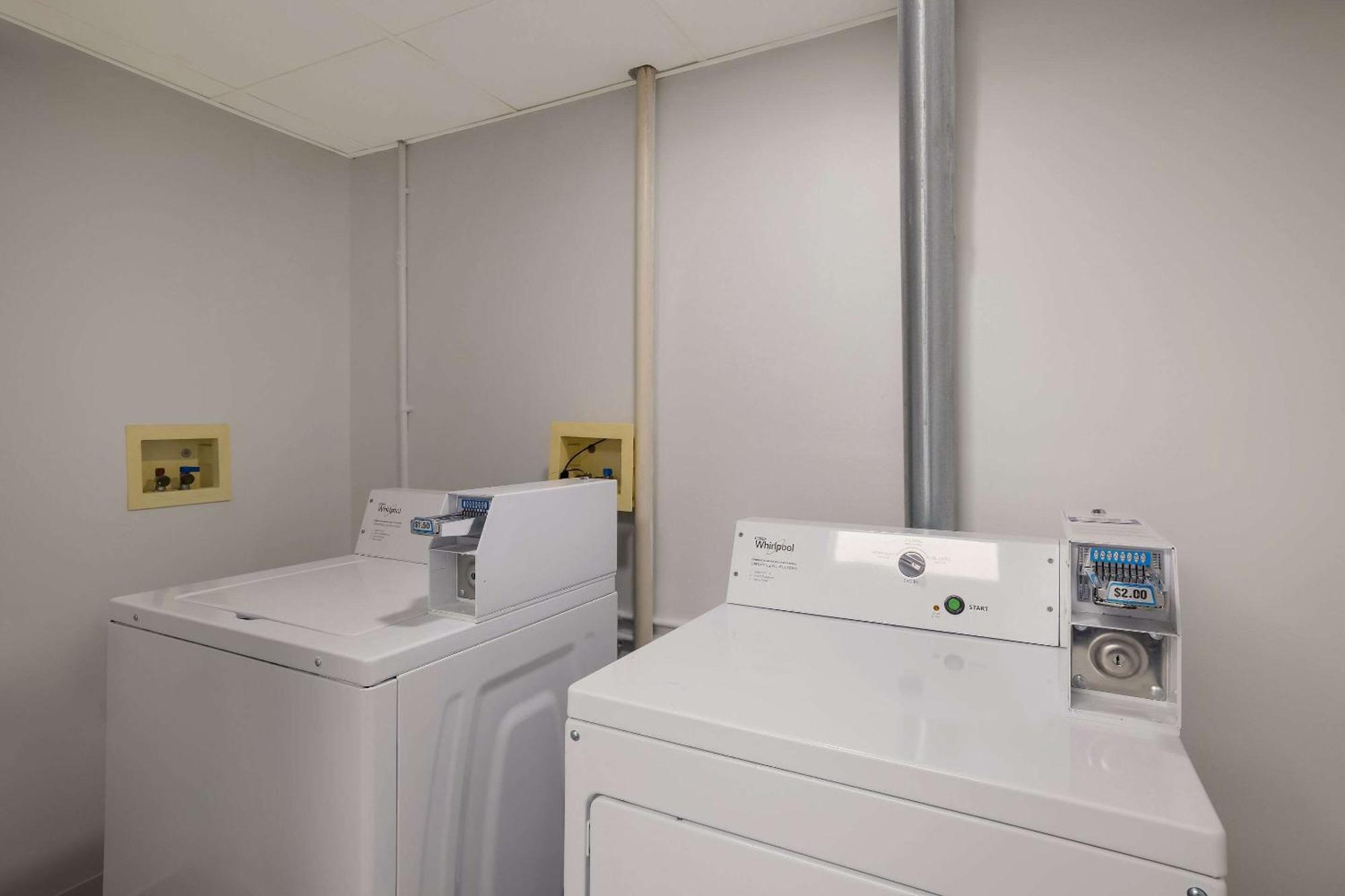 Suburban Studios Milwaukee Airport Ngoại thất bức ảnh