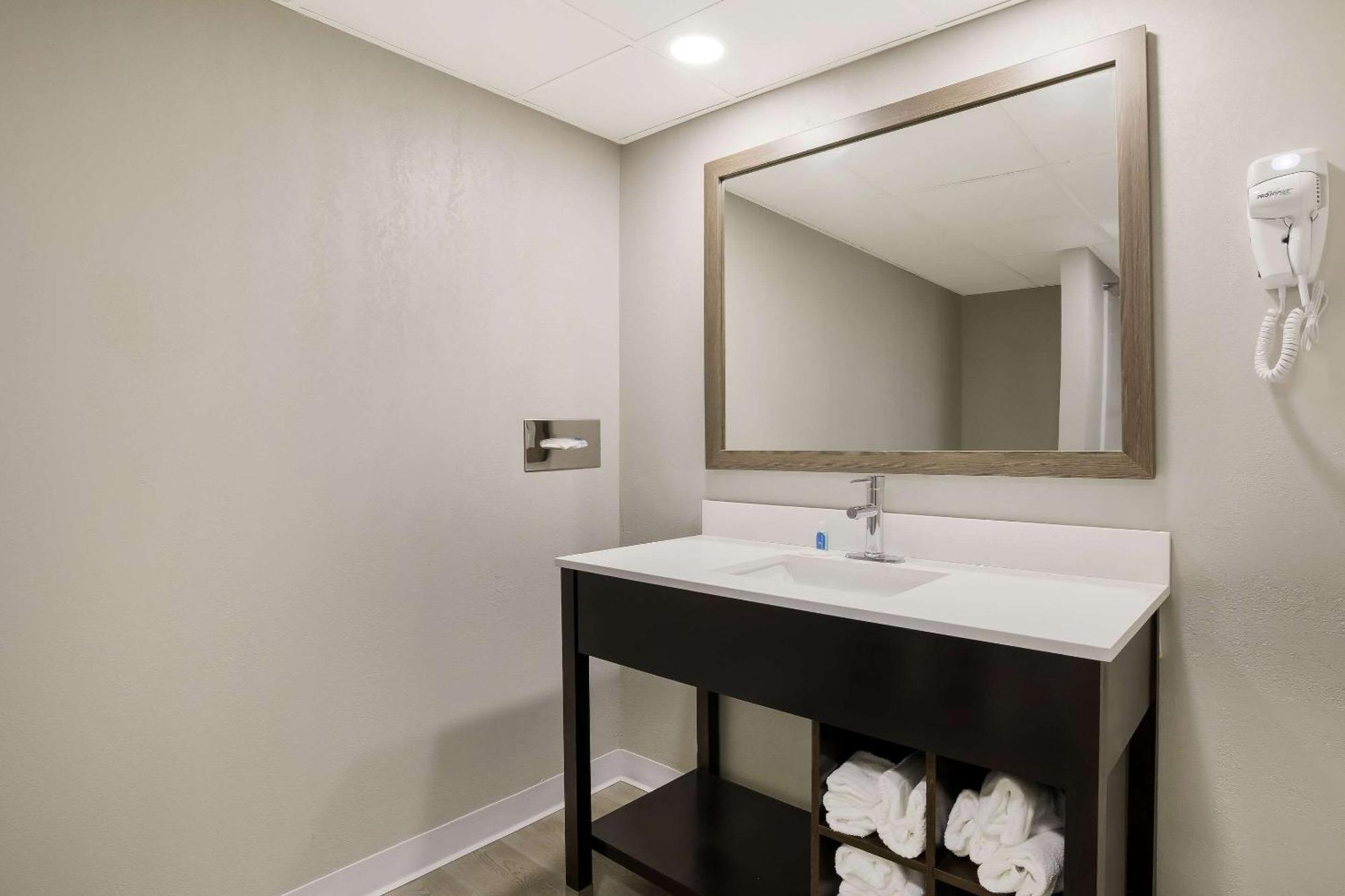 Suburban Studios Milwaukee Airport Ngoại thất bức ảnh
