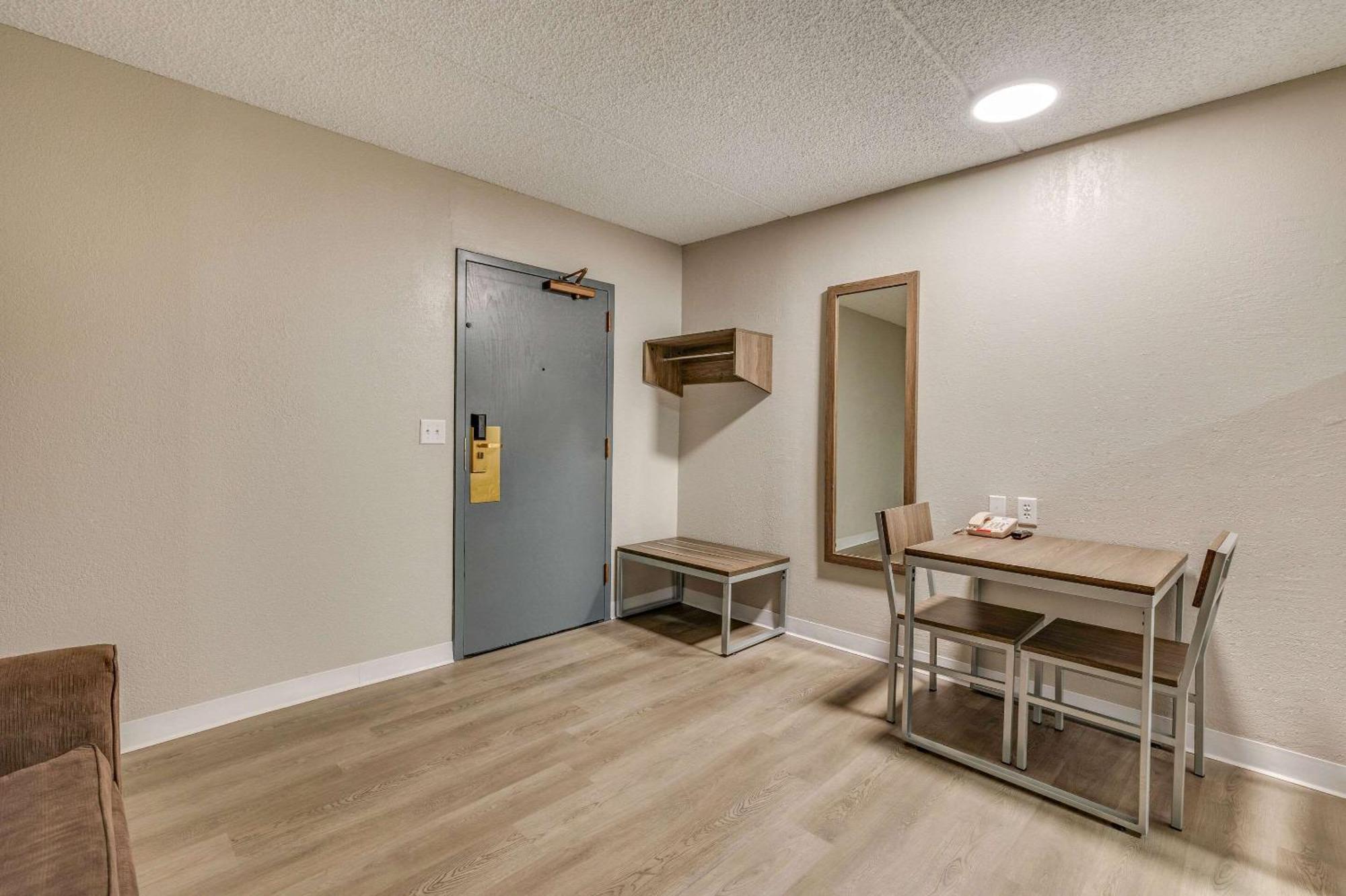 Suburban Studios Milwaukee Airport Ngoại thất bức ảnh